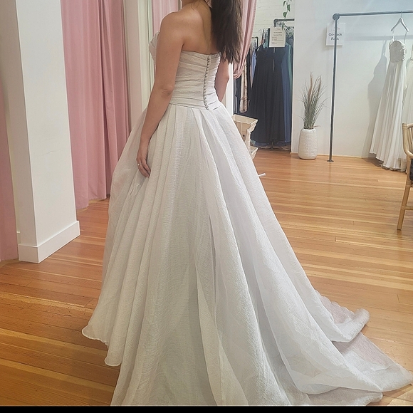 Vera Wang Dresses & Skirts - White by Vera Wang Wedding Dress